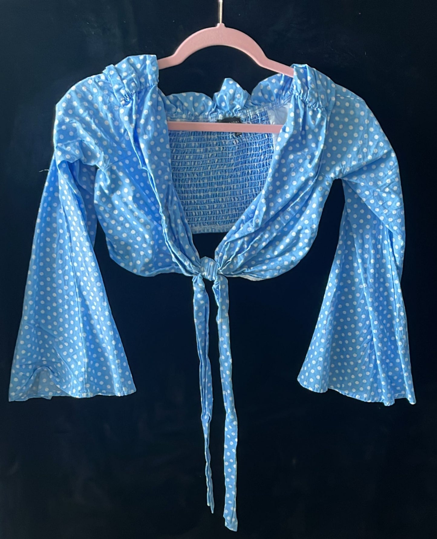 Majorelle - Short blue top with white polka dots and flared long sleeves