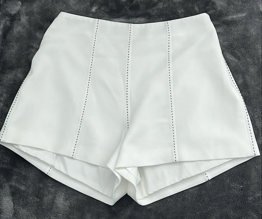 Cinq à Sept - White shorts with stitching details