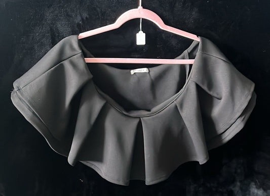 Viola - Black top with ruffles