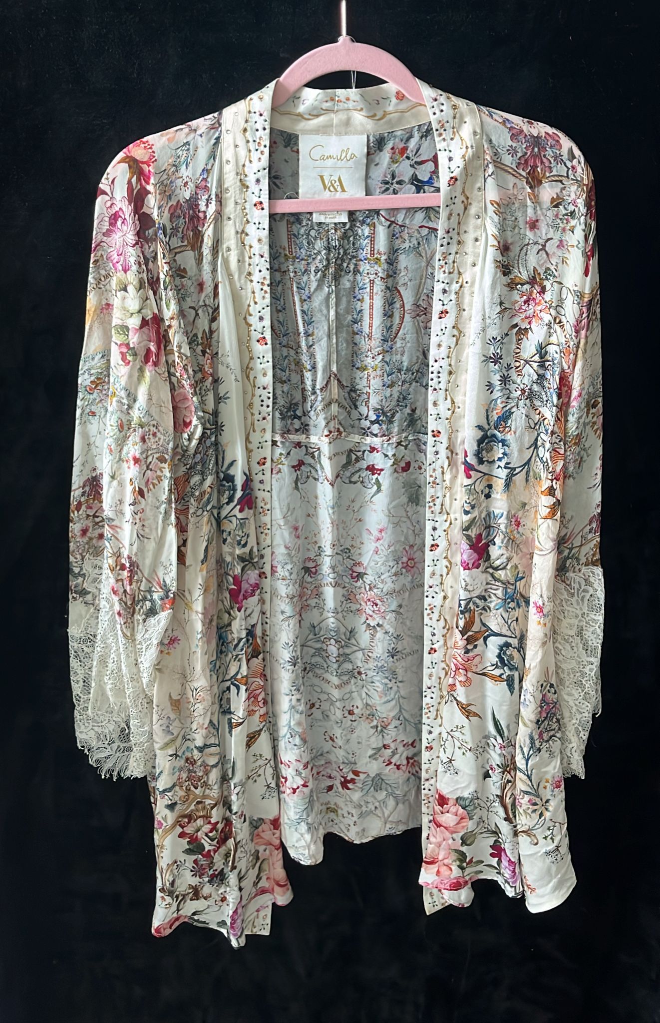 Camilla - Floral printed kimono with lace details